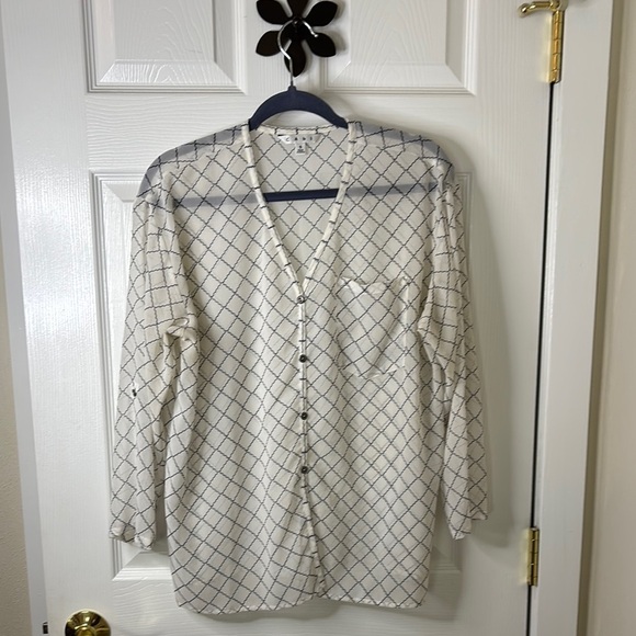 CAbi Cream and Black Geometric Blouse Oversized Size Sm Fits like M/L - Picture 1 of 12